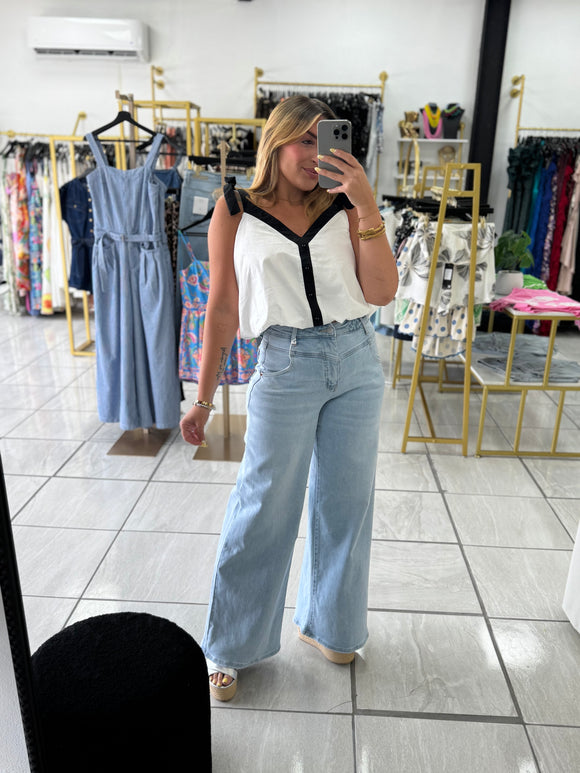 LightDenim VShape Jeans